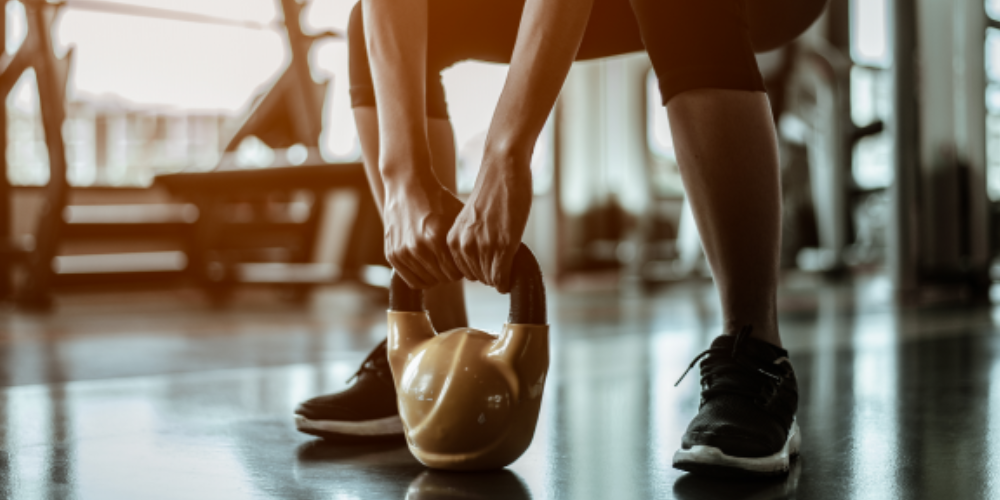 站著掙錢可能會窮。但站著如果屁股有出力的感覺,可能對訓練有幫助!