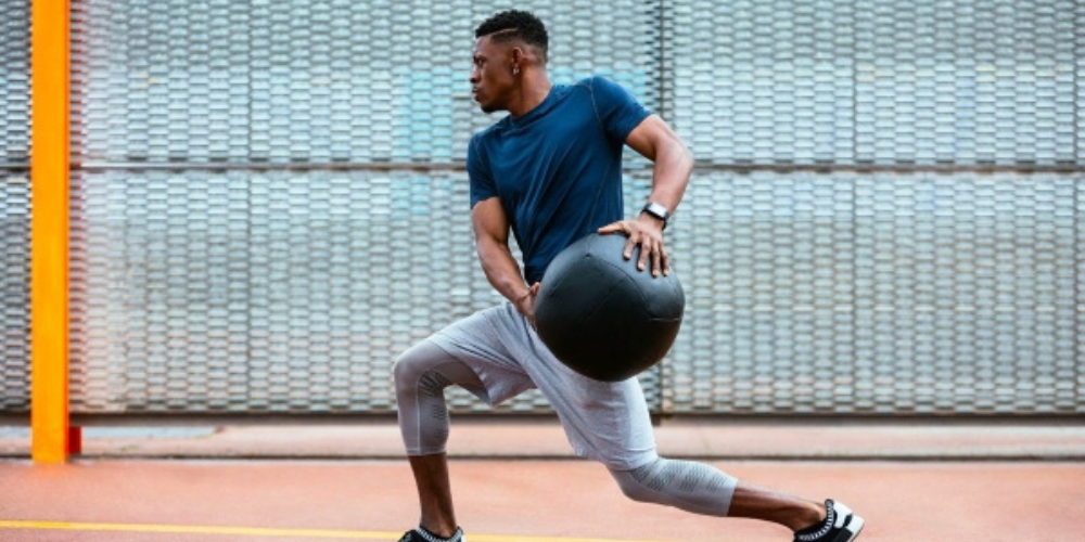 【3個必學藥球訓練動作】打造全身爆發力，不容錯過！