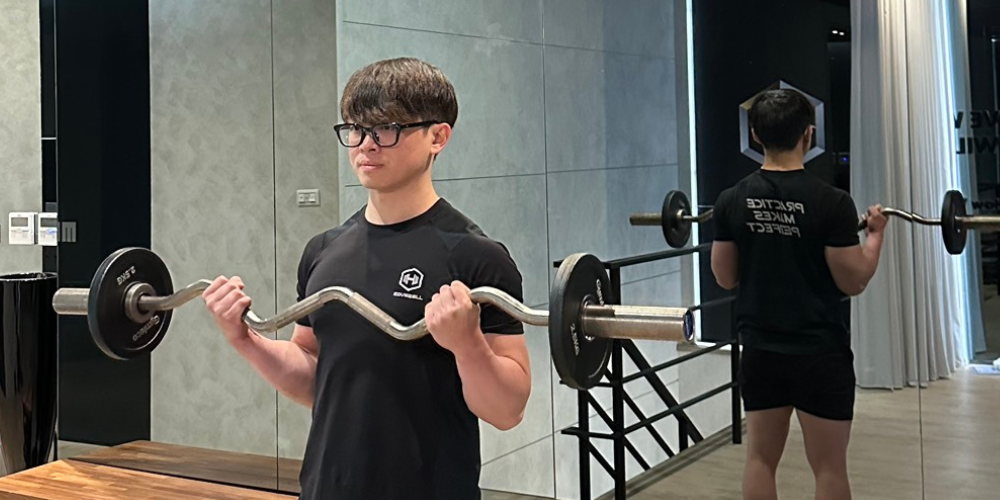 想練手臂選哪支槓？W槓用途、W槓的使用方法與訓練動作教學