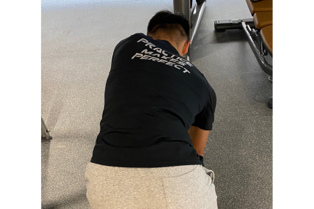 啞鈴划船-骨盆旋轉