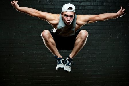 彈跳而起的男生