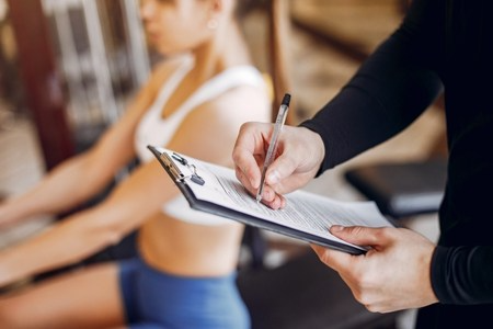 健身教練與學員