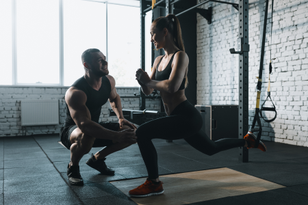 TRX新手動作:後腳抬高蹲