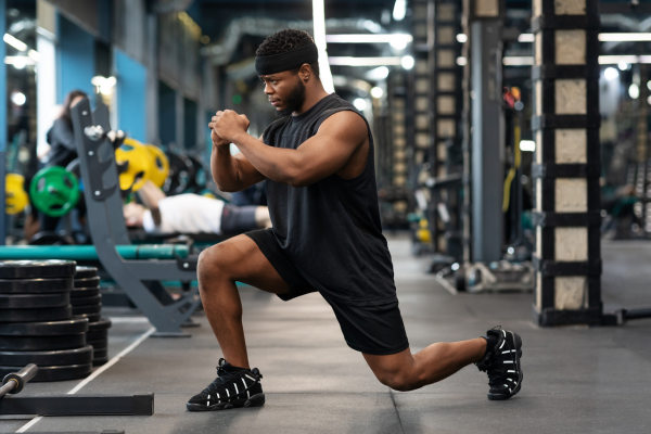 分腿蹲 (Split Squat)：改善左右肌力不平衡