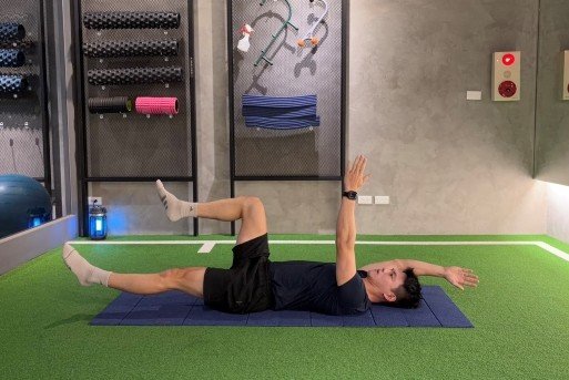 Dead Bug 停留版:訓練核心抗旋轉控制