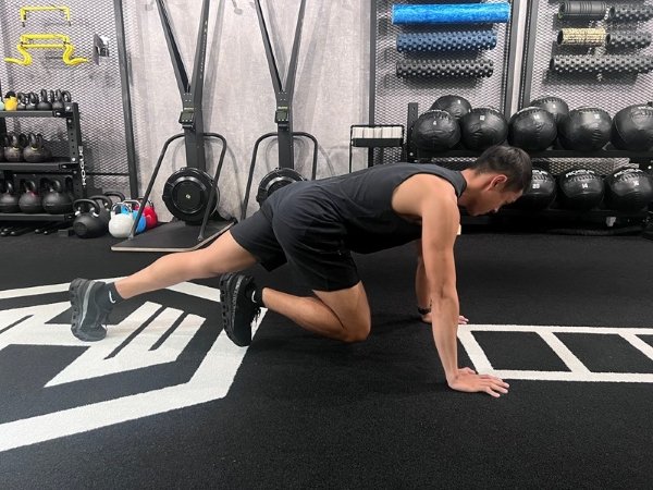 HIIT 核心訓練登山者 30 秒