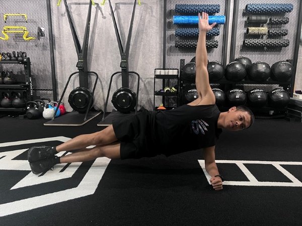 核心訓練平板側撐（Side Plank）