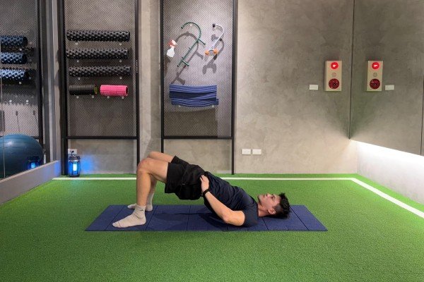 臀橋頂峰停留:強化臀部與骨盆支撐